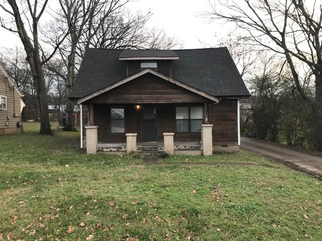 Front of Duplex, Side common alley to parking - 521 Morton Ave Casa Adosada