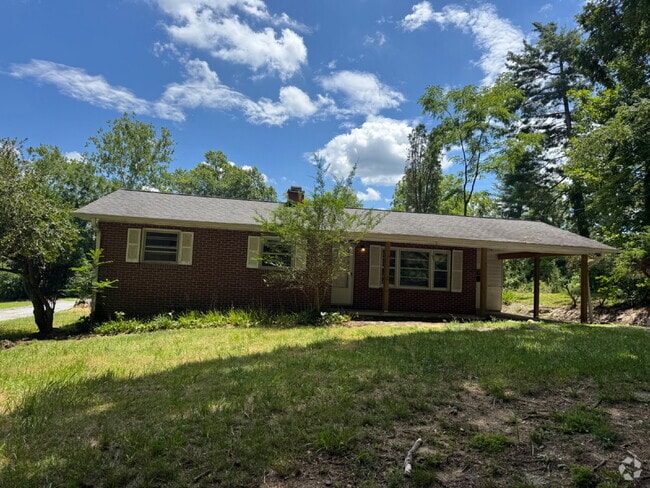 Building Photo - 3 Bedroom 1 Bathroom Home