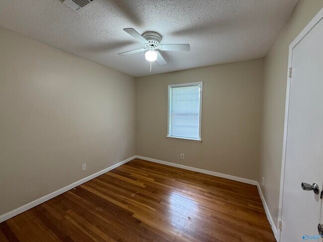 Photo - 641 Dawson Terrace NW