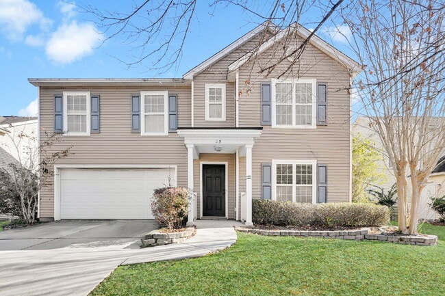 Photo - 3 Bedroom 2.5 bath home with 2 car garage located in Shadow Moss