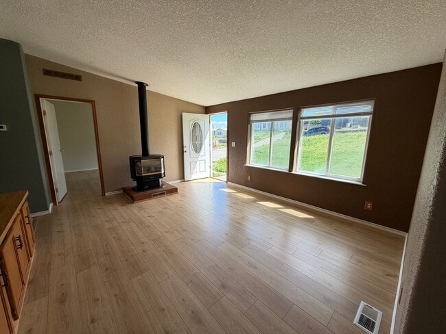 Photo - Three Bedroom with Gorgeous Views!