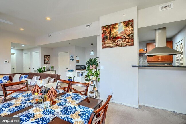 Building Photo - 1211 Light St Unit 208 Rental