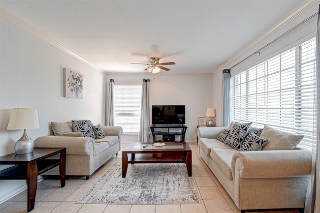 Photo - 2201 Fountain View Dr Unit 2