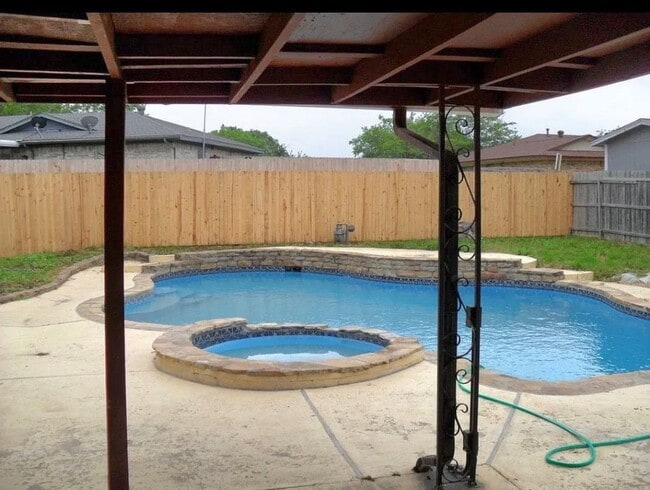 Photo - 1615 Springbrook St