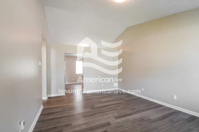 Photo - 1903 E Redfern Way