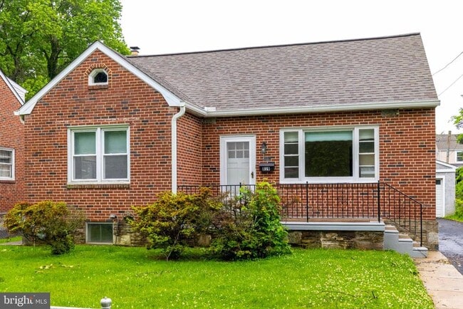Building Photo - 819 Longstreth Ave