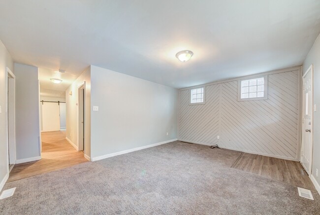 Building Photo - 438 Kathleen St Unit 1