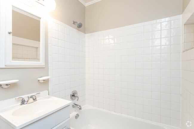 1BR, 1BA - 465-565 SF