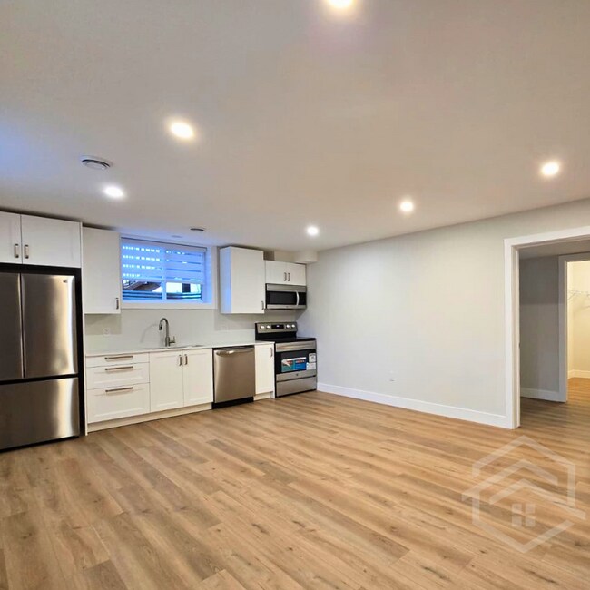 Photo - Brand New Lower Duplex Unit – Available Now!! Unité 2