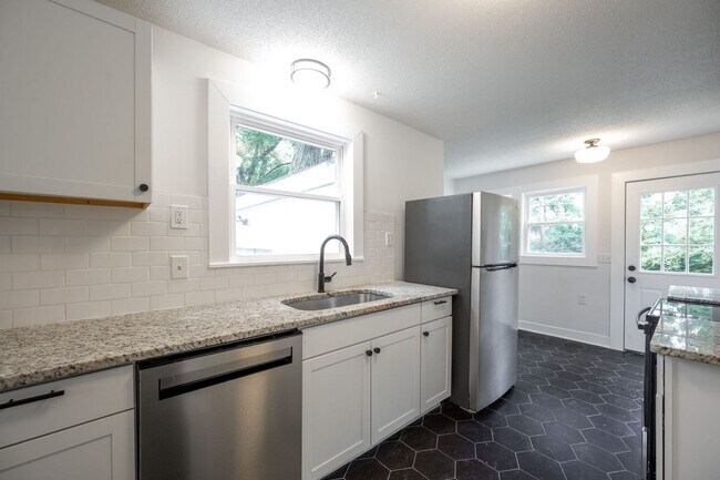 Photo - 165 Hunt Ave