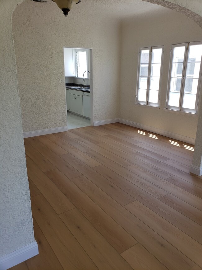 Photo - 360 1/2 N Genesee Ave Unit 360 1/2