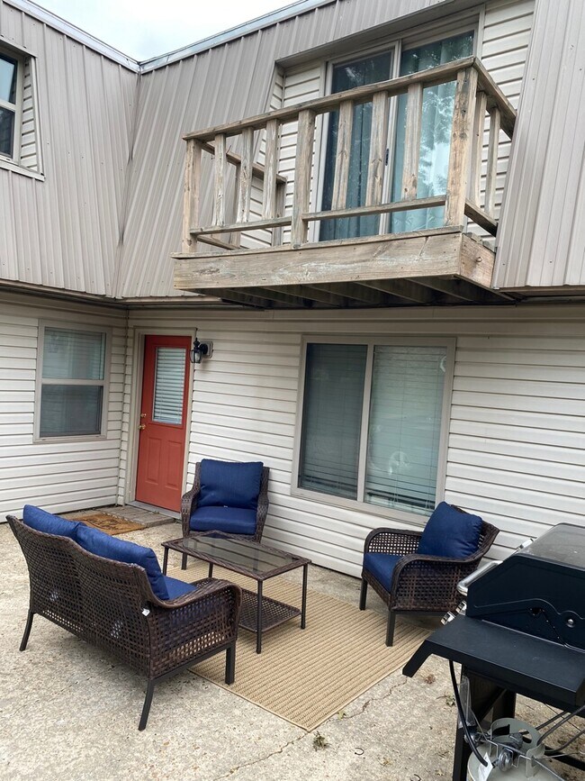 Photo - 917 Davis Blvd