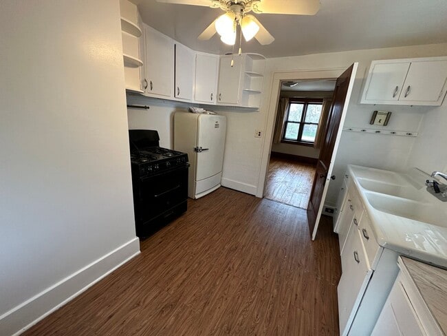 Photo - 103 E Park Ln