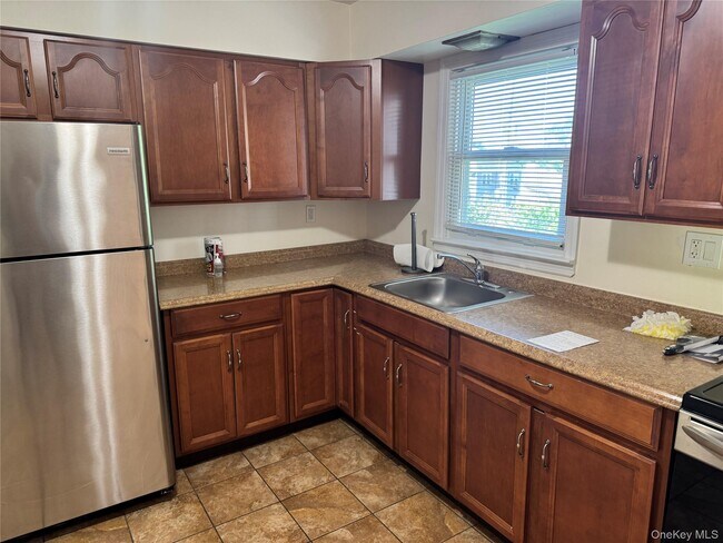 Photo - 25 Robinson Ave