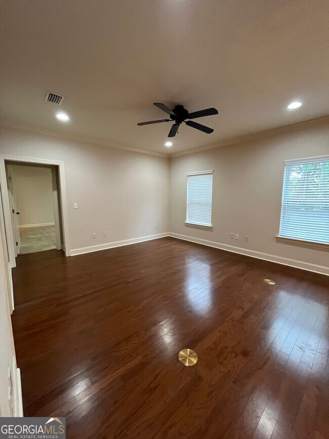 Photo - 708 Osborne St Unit 206