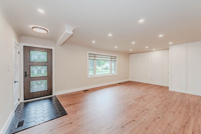 Photo - 5 Cadillac Dr