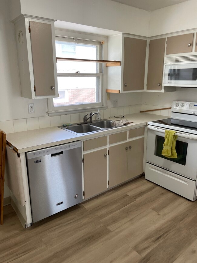 Photo - 866 S 45th St