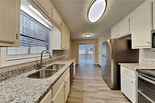 Photo - 647 Sunshine Trce NW