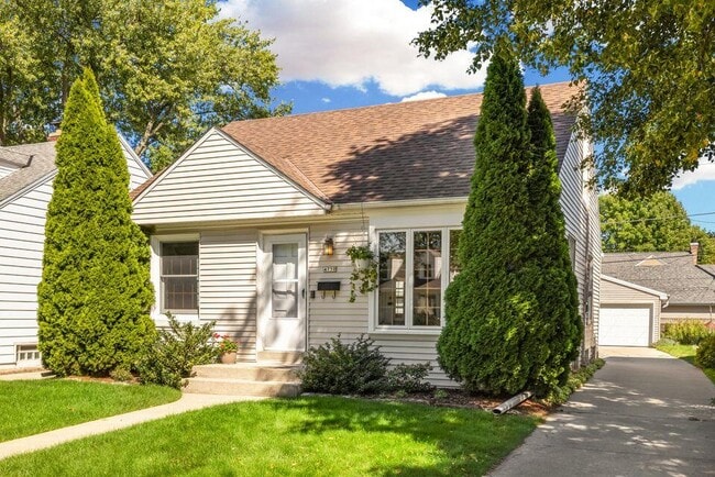 Photo - 4750 N Elkhart Ave