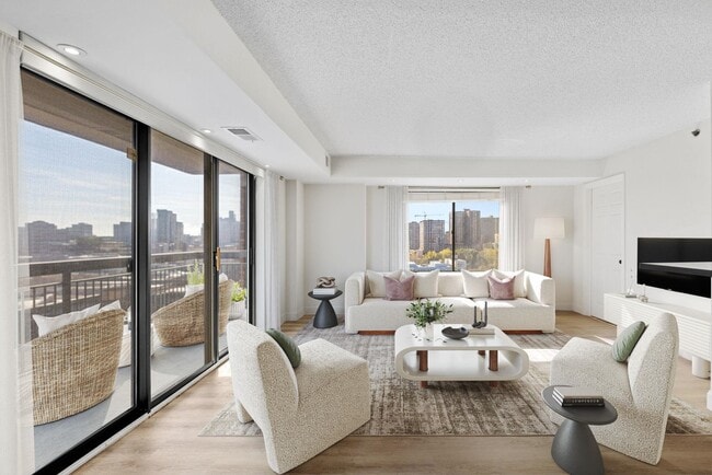 Building Photo - 700 1st St Unit 13H