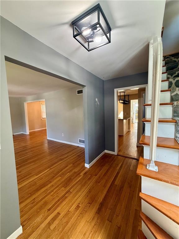 Photo - 112 4th St