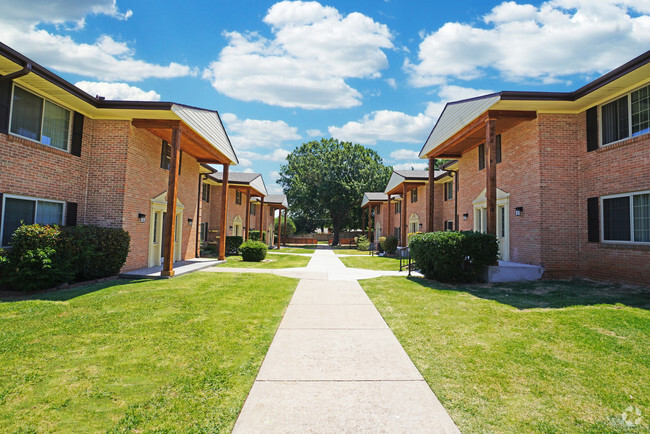 Building Photo - Villa Gardens Apartments