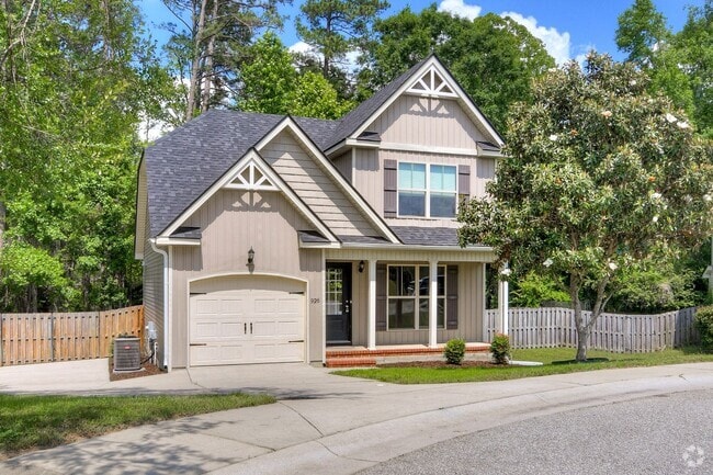 Building Photo - 3 Bedroom 2.5 Bath - Over Half Acre Lot! Rental