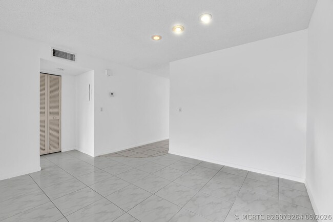 13721 Flora Pl