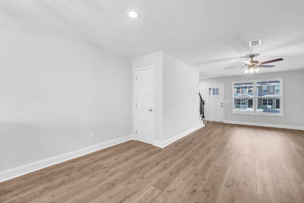 Photo - 210 W Point Dr