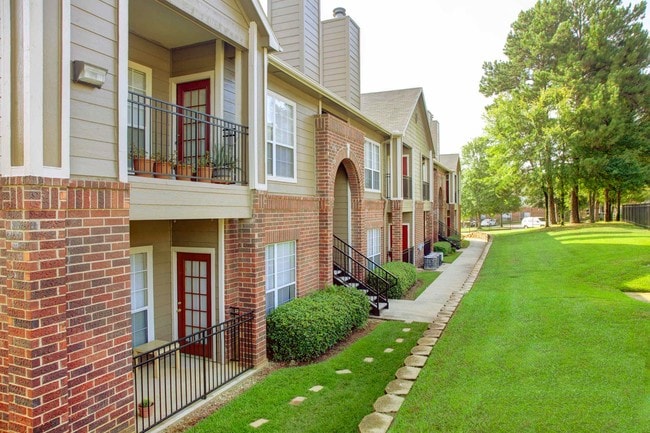Exterior View at the Summer Brook Apartments in Longview, TX