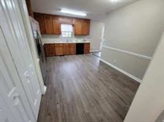 206 Meriwood Dr