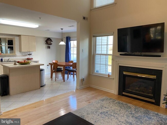 Photo - 202 Oaktree Ct