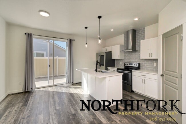 2131 W Bella Ln
