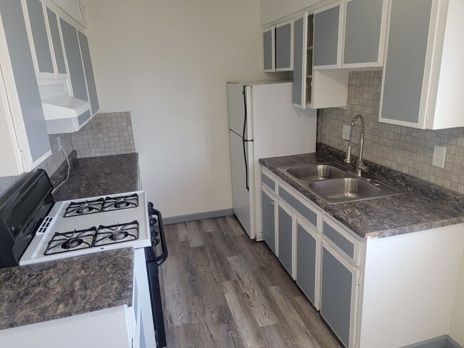 Building Photo - 5232 Pebble Beach Blvd Unit D