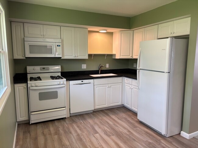 Photo - 374 Raritan Dr