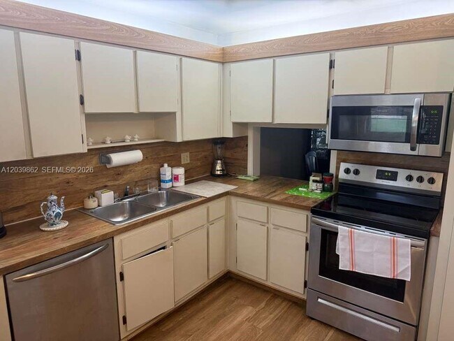 Photo - 2 Briarwood Cir Unit 212