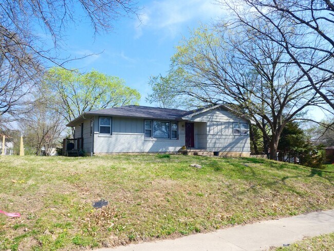 3 bed, 2 bath home in Parkade area - 3 bed, 2 bath home in Parkade area