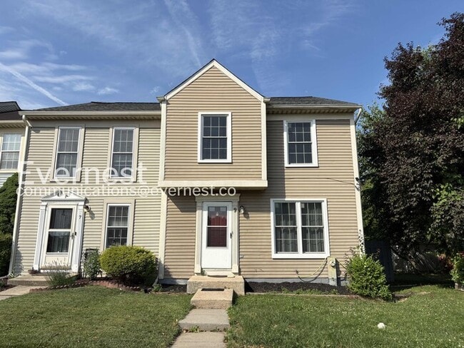 Photo - Spacious Town Home with Modern Amenities / 3 Beds & 2.5 Bath / Available Now!