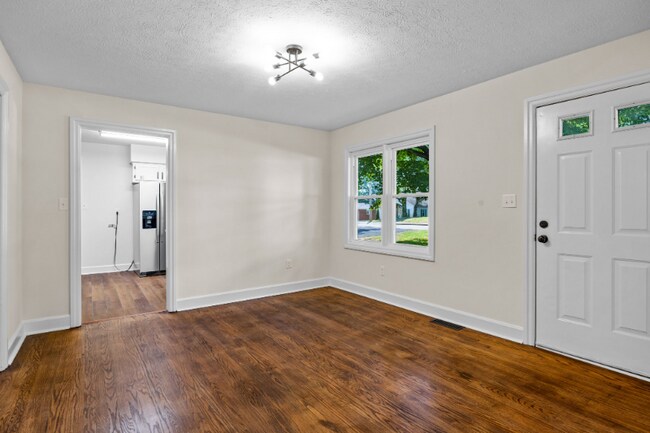 Photo - 618 Glen Lily Rd