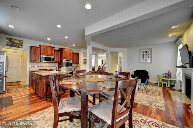 Photo - 4 + 4.5 BA  - Custom Home - Close in Kensington