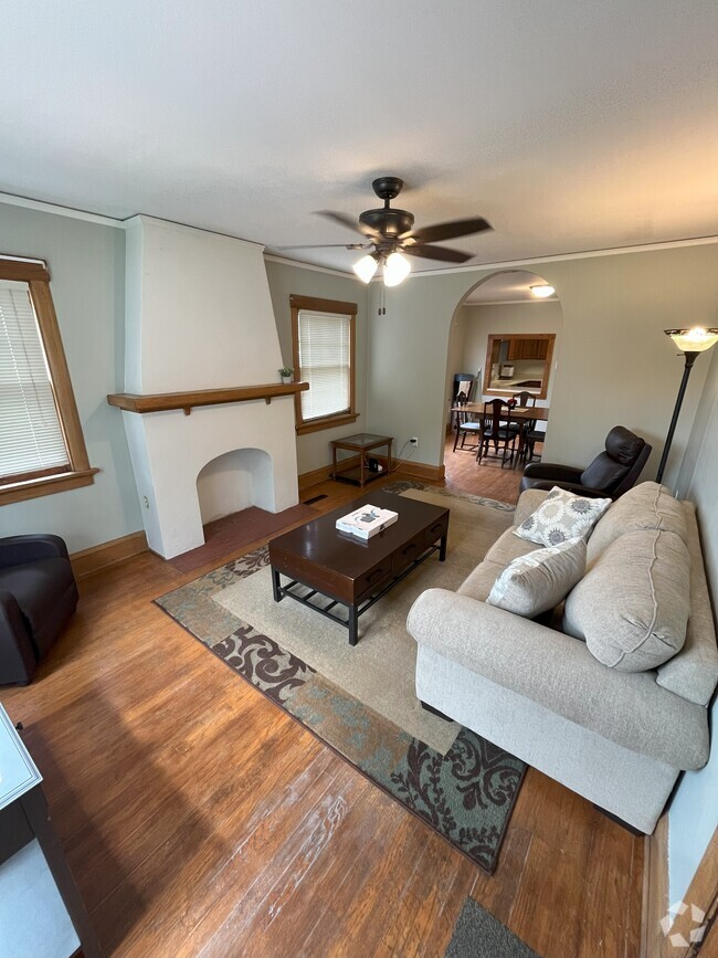 Building Photo - 1706 K Ave NE Rental