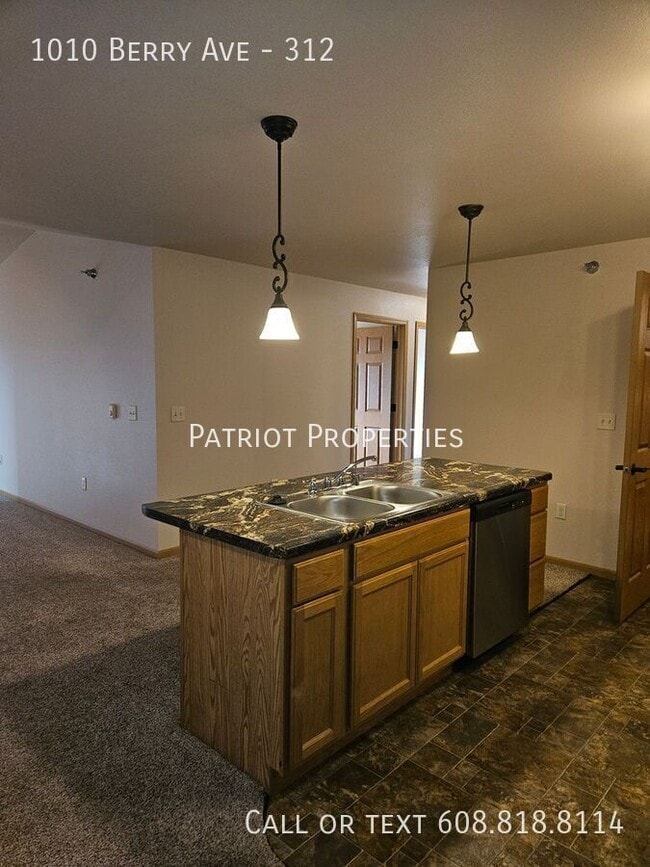 Building Photo - 1010 Berry Ave Unit 312