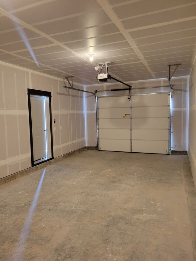 Building Photo - 93 W Jefferson Ave Unit 93 W Jefferson C