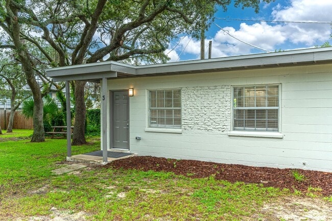 Photo - 718 Eglin Pkwy NE