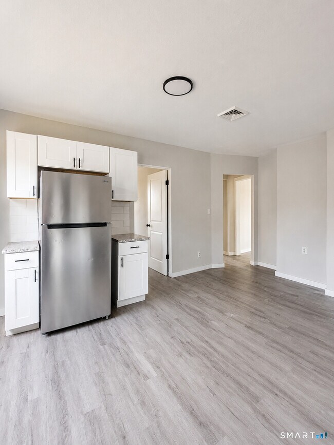 187 Hart St Unit 3