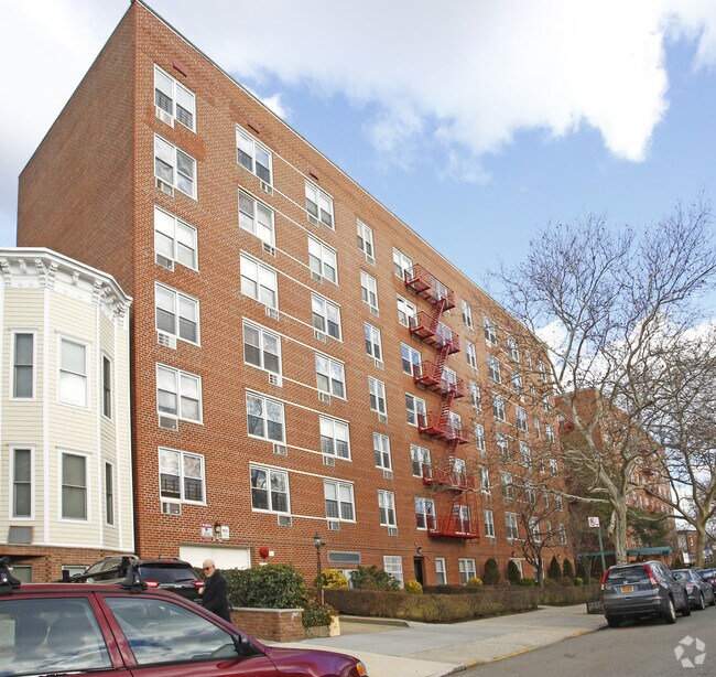 Photo - 651 Vanderbilt St