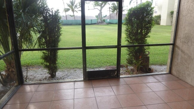 Photo - 9355 SW 8th St Unidad 103