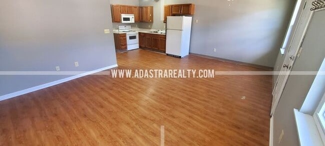 Beautiful 2 Bedroom/2 Bath in Raymore-Available NOW!!