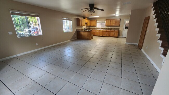 Photo - 1127 W 39th Pl Unidad 1127