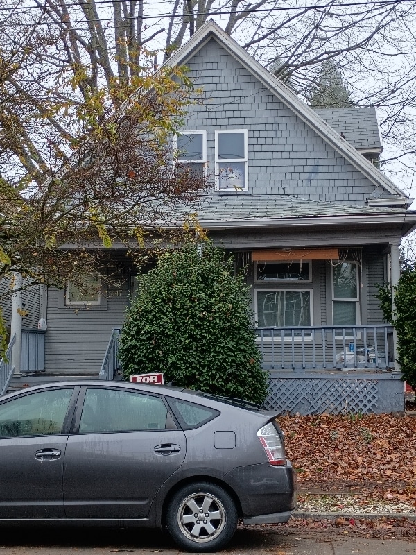 Building Photo - 547 NE Knott St